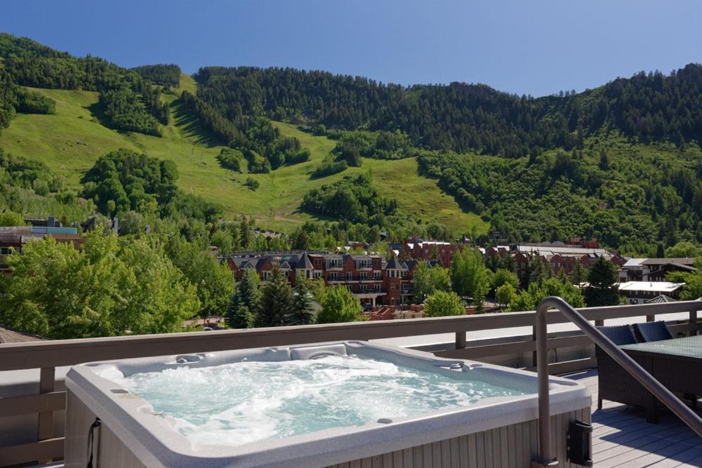 Independence Square Unit 313, Downtown Hotel Room In Aspen With Rooftop Hot Tub Экстерьер фото